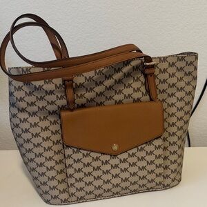 Michael Kors Jet Set Medium Logo Pocket Tote Bag